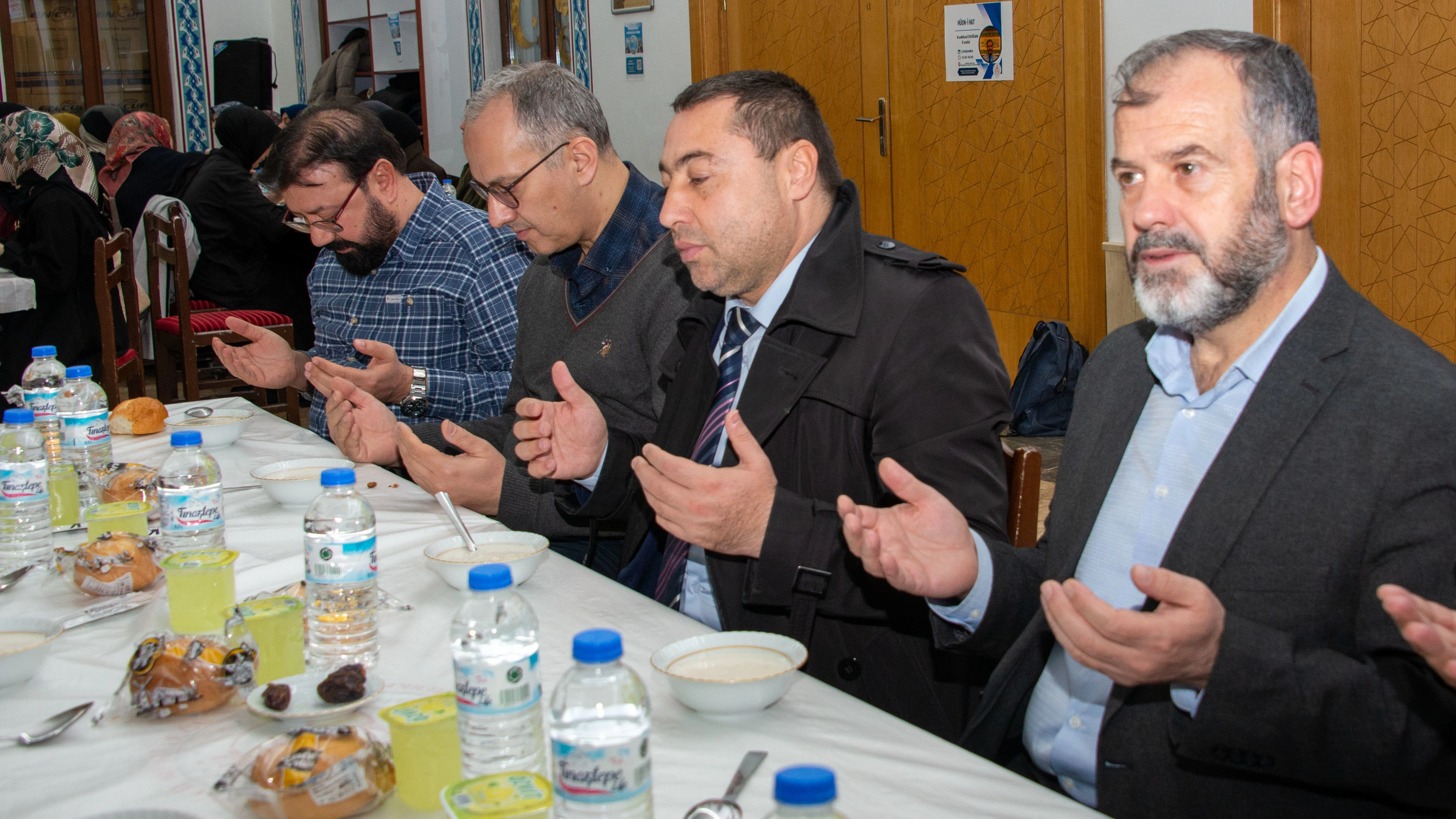 SÜMEDER ve Konya Müftülüğü Selçuk Üniversitesi öğrencilerini her gün iftarda buluşturuyor